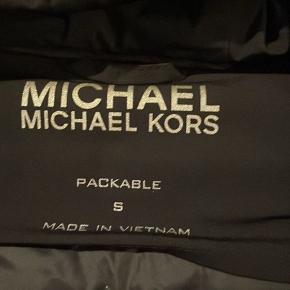 Michael Kors Packable puffer coat with hood - black - size small - Picture 2 of 8